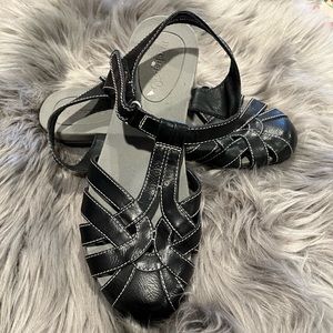Black sandals size 9